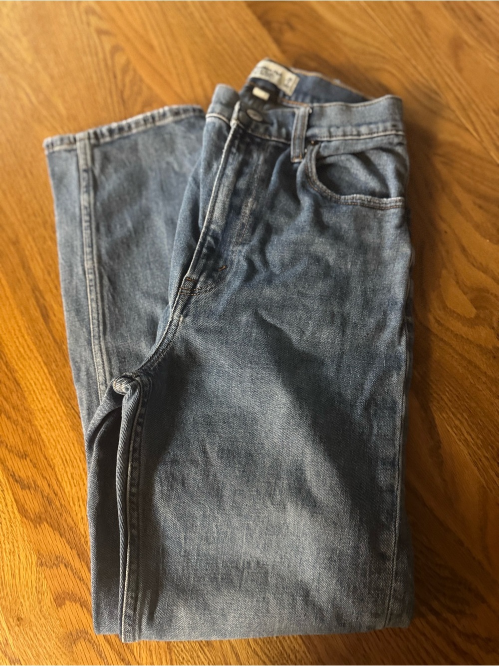 Abercrombie & Fitch Curve Love Ankle Straight  Jeans
25 0s